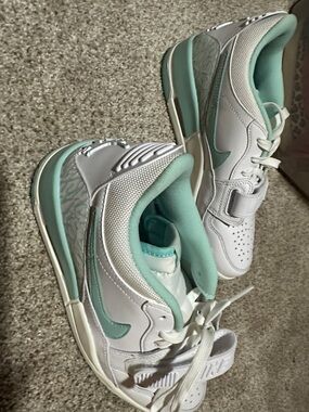 Nike Women's White and Mint Green Athletic Sneakers